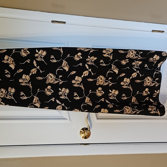 Ladies/Juniors Floral Maxi Dress - Picture 4 of 11